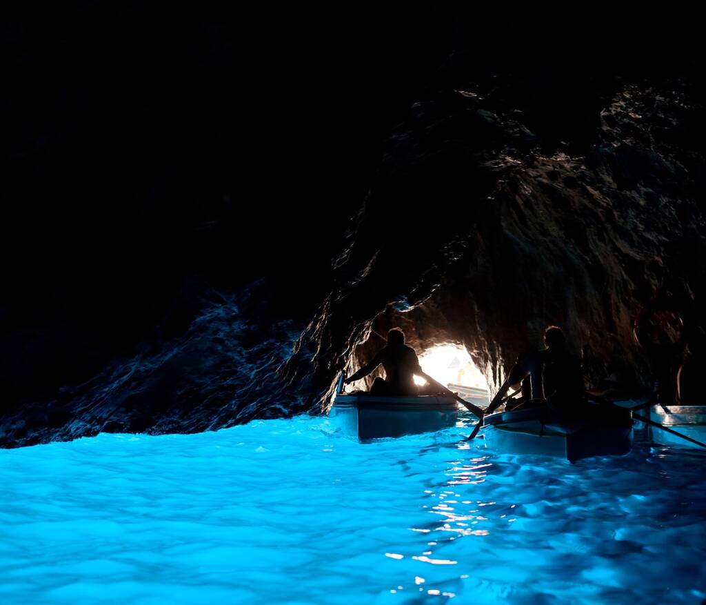 Błękitna Grota, włoska „Grotta Azzurra”, to jaskinia morska na wybrzeżu wyspy Capri, na południu Włoch