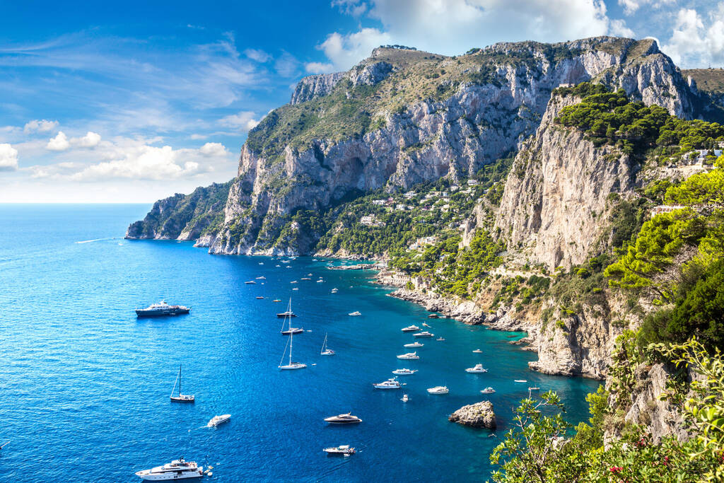 Wyspa Capri w piękny letni dzień we Włoszech