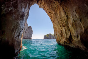 Niebieska grota na wyspie Capri we Włoszech. Widok na jaskinię.