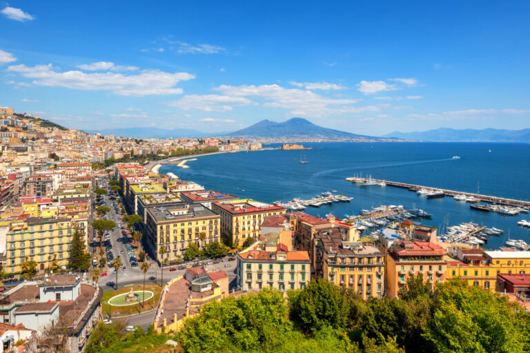 Jak prezentuje się neapolitańska pogoda w ciągu roku?