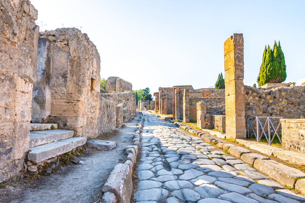 Ulica w Pompejach, Włochy. Wpisana na Listę Światowego Dziedzictwa, licencja: shutterstock/By Alex Waltner Photography