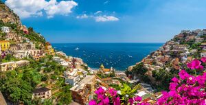 Krajobraz z miastem Positano na słynnym wybrzeżu amalfi, Włochy