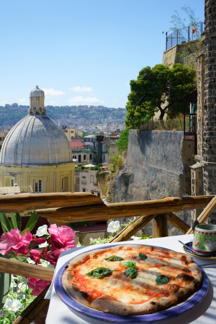 Czy warto odwiedzić Neapol?,Pizzeria overlooking Naples city, Italy
