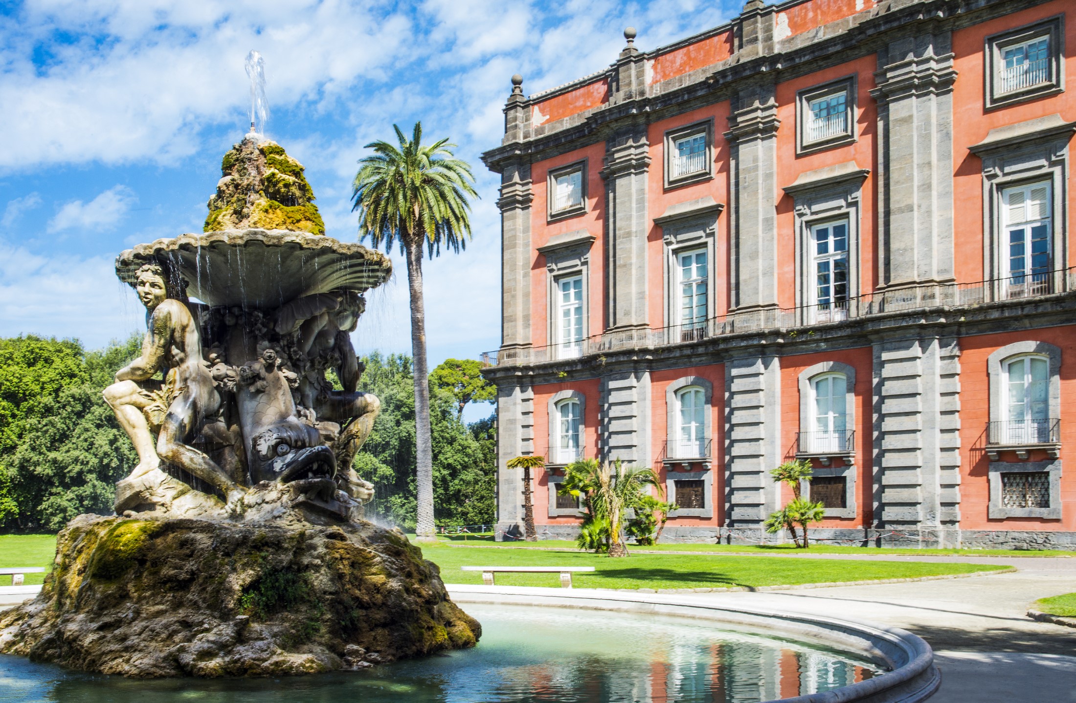 Muzeum Capodimonte, Italy, Naples, the Capodimonte royal palace seen from the park with the fountain